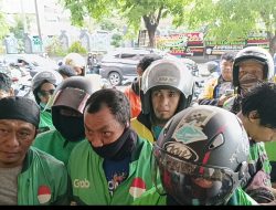 Raja Wangi Makassar Rayakan Anniversary ke-17, Bagikan 2.500 Botol Parfum Gratis untuk Ojol